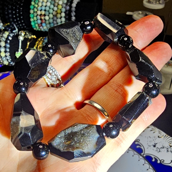 Druzy Black Agate Geode Stretchy Stone Bracelet - Picture 2 of 3